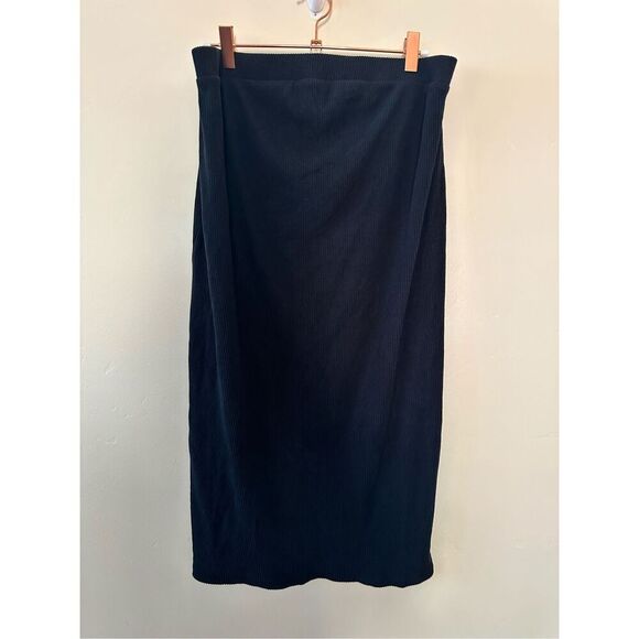 Ingrid & Isabel Maternity Black Ribbed Knit Skirt Size Medium NWOT - Picture 3 of 5